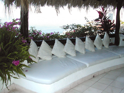 Ocho Cascadas outer sofa